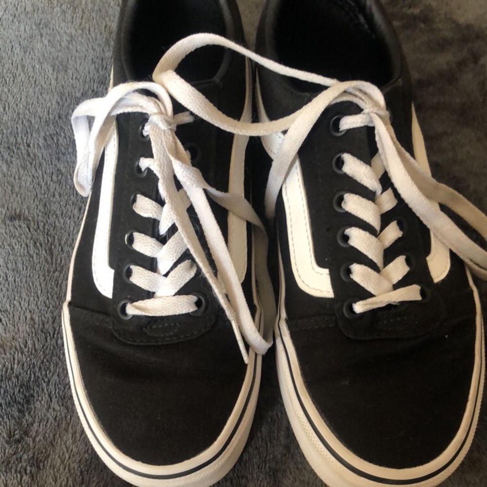 Black and white old skool vans, women’s size 6